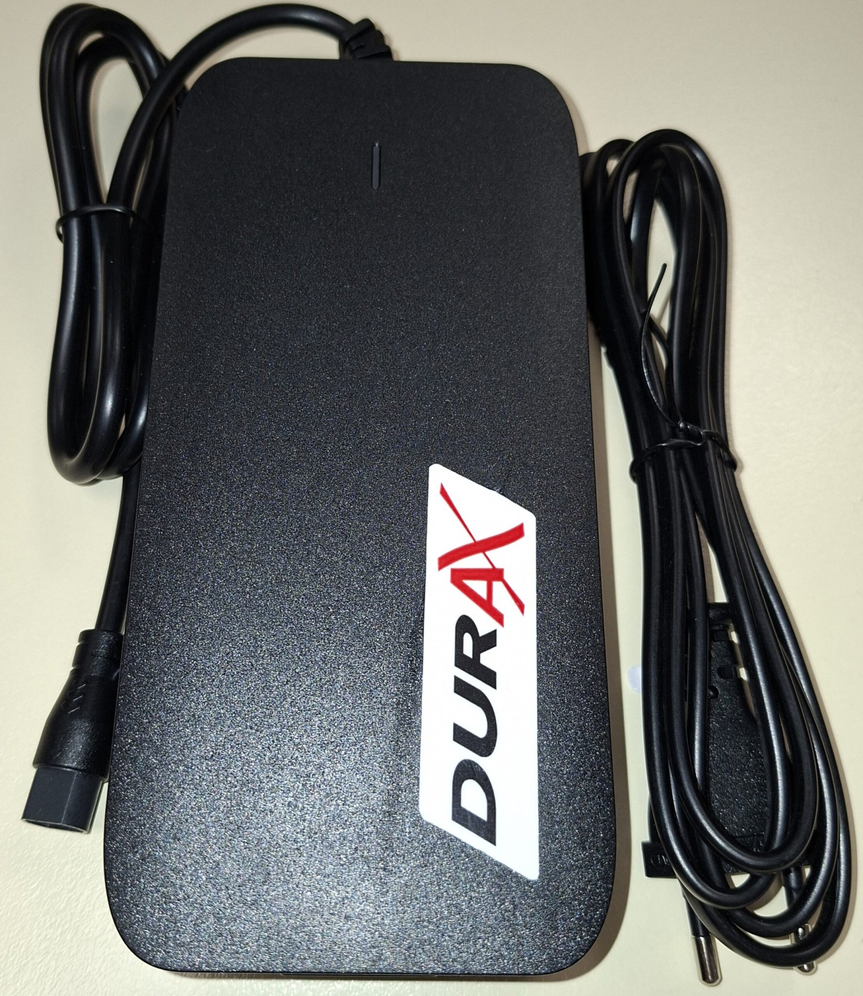 Chargeur pour batterie 36V Durax One prise ovale – Image 2