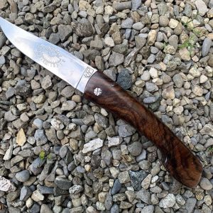 Le Montagnard noyer de collection, cadran solaire